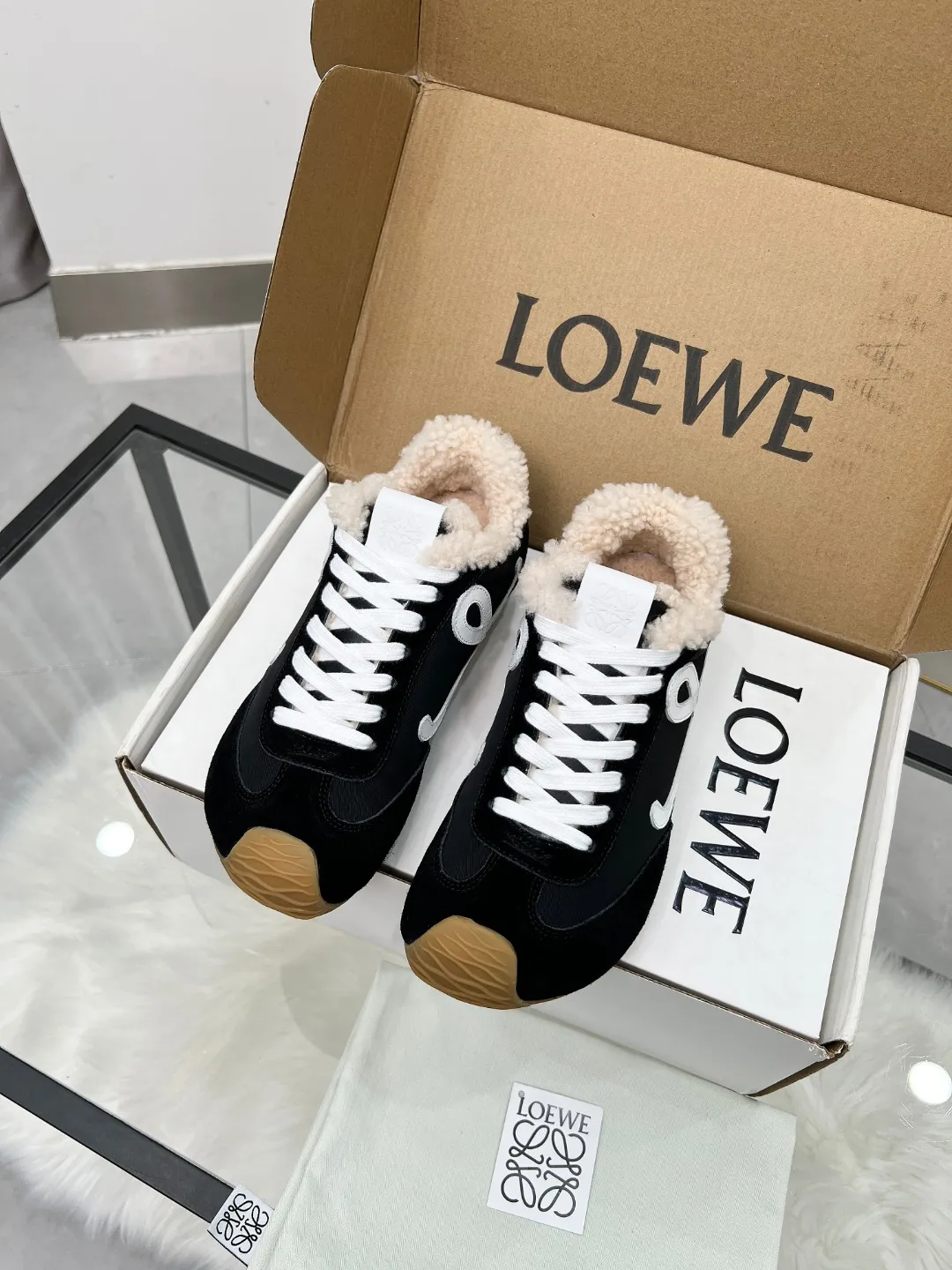 👟👟Ex-factory price 500👟👟 Male +10 2025 autumn and winter Maoli new style, the same style as Wang Yibo! Loewe Ballet Runner 2.0 sports shoes for couples, moral training shoes, new color matching retro series running shoes, standard size: women's size 35-40, men's size 39-45, button ➕20